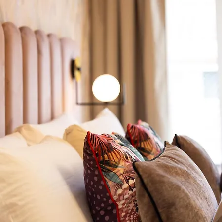 Mavi Luxury * Rome