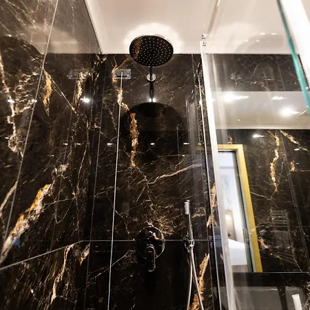 לינה וארוחת בוקר Mavi Luxury *